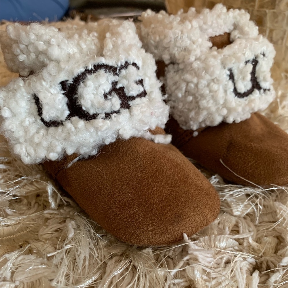 Baby ugg boots 4-5 infants size